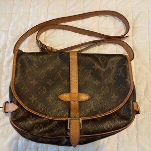 Louis Vuitton Samur 30